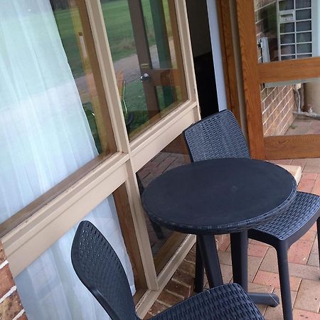 Town & Country Motor Inn Forbes Bagian luar foto