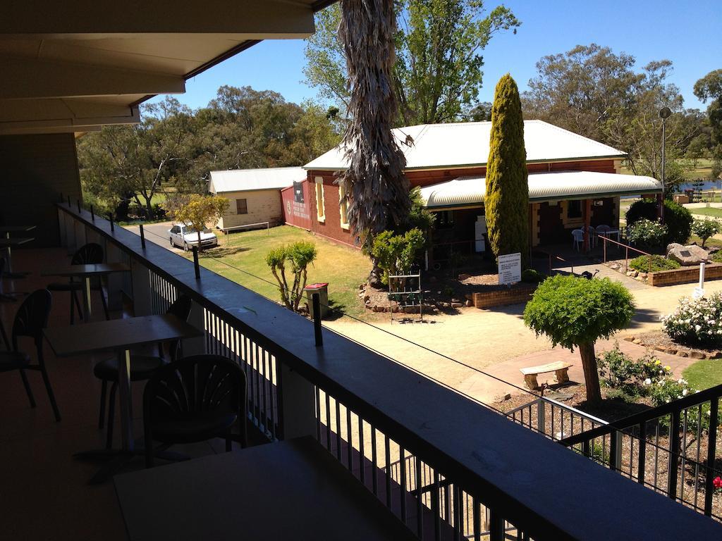 Town & Country Motor Inn Forbes Bagian luar foto