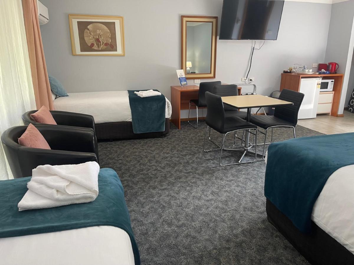 Town & Country Motor Inn Forbes Bagian luar foto