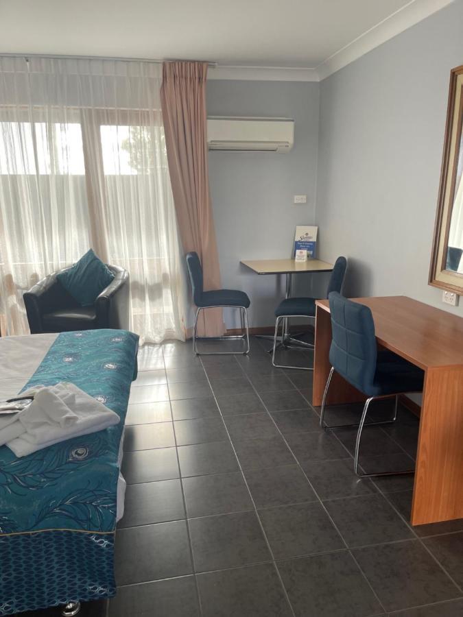 Town & Country Motor Inn Forbes Bagian luar foto