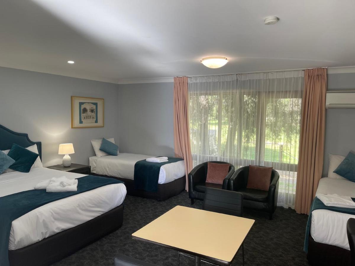 Town & Country Motor Inn Forbes Bagian luar foto