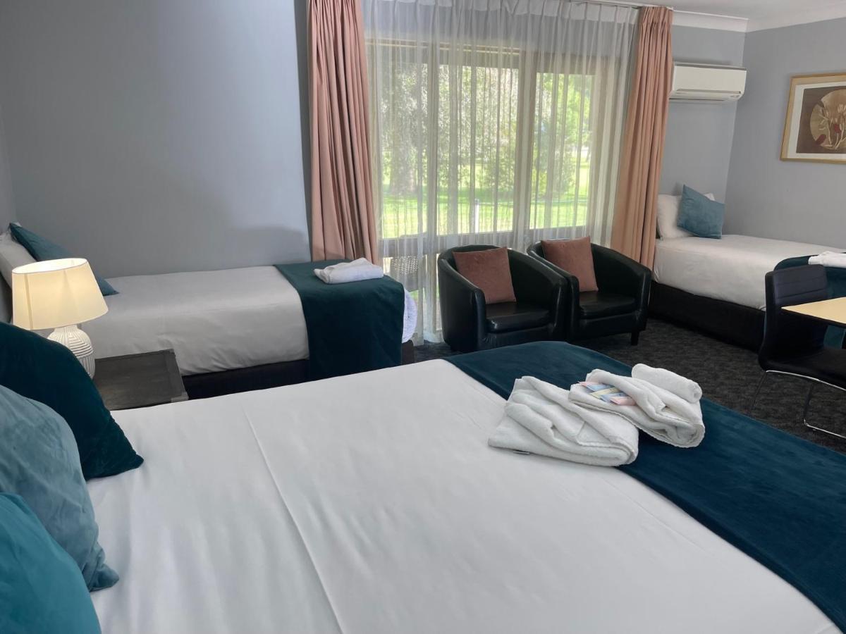 Town & Country Motor Inn Forbes Bagian luar foto