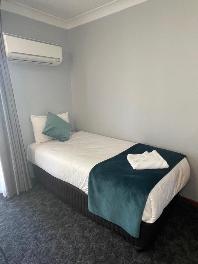 Town & Country Motor Inn Forbes Bagian luar foto