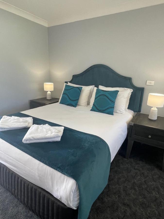Town & Country Motor Inn Forbes Bagian luar foto