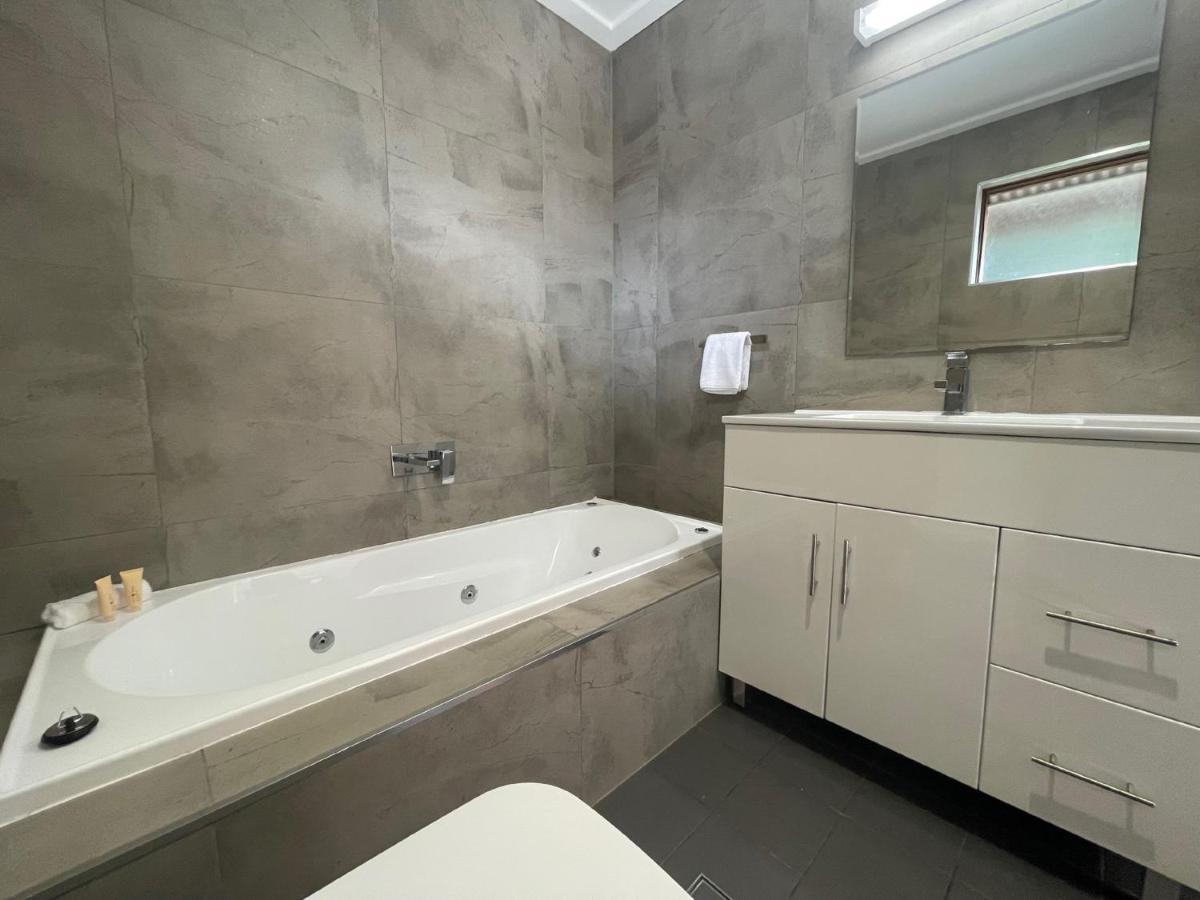Town & Country Motor Inn Forbes Bagian luar foto
