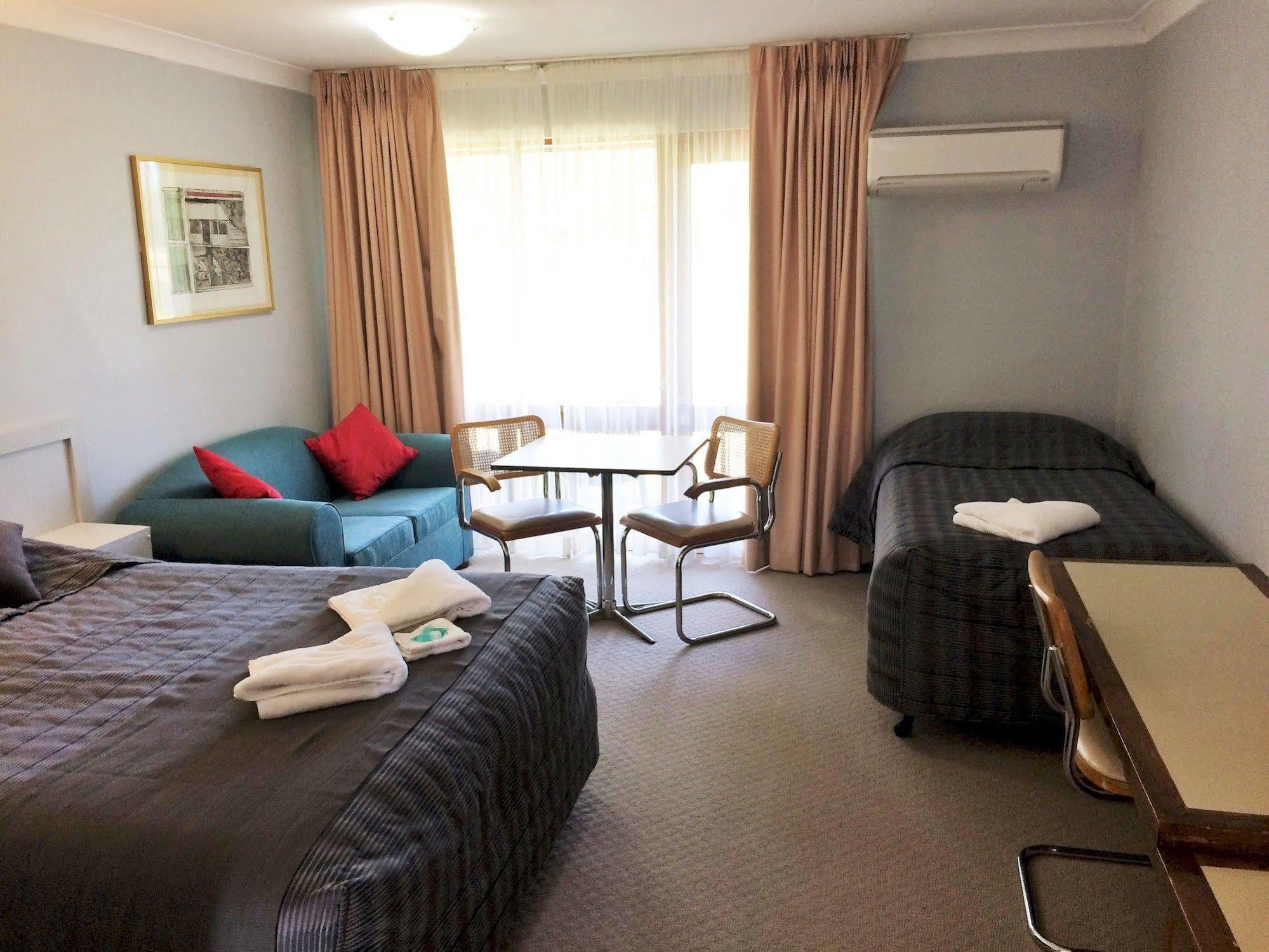 Town & Country Motor Inn Forbes Bagian luar foto