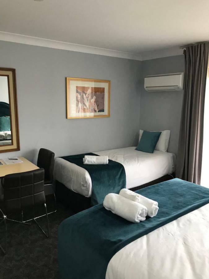 Town & Country Motor Inn Forbes Bagian luar foto