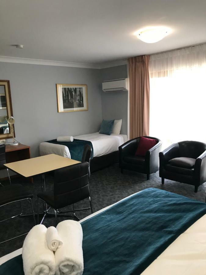 Town & Country Motor Inn Forbes Bagian luar foto